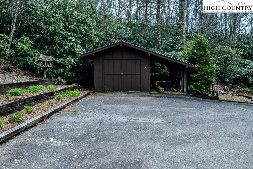 Image number 10 for the current listing