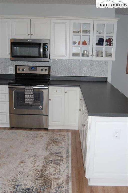 Image number 5 for the current listing