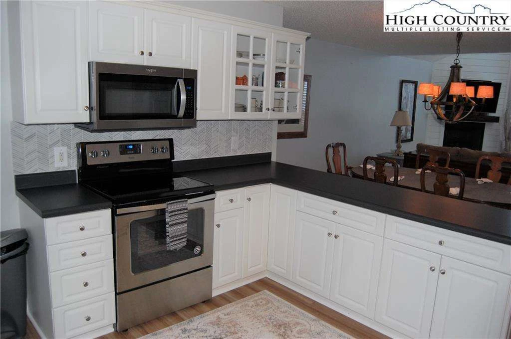 Image number 6 for the current listing