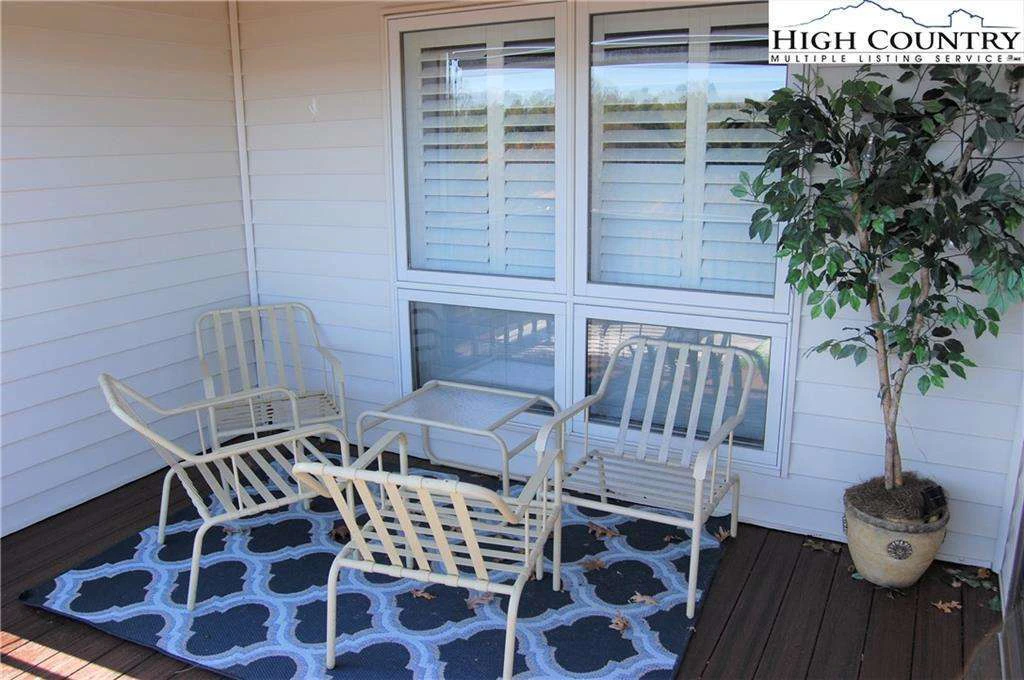 Image number 12 for the current listing