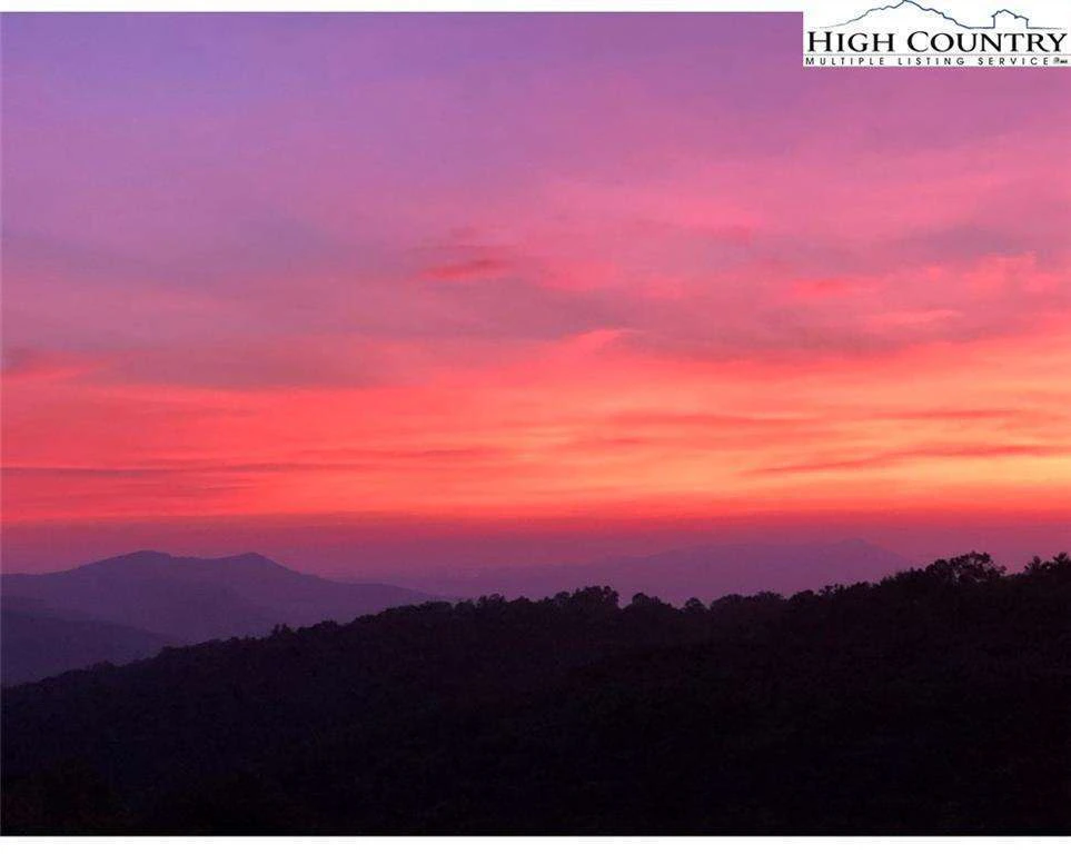 Image number 17 for the current listing