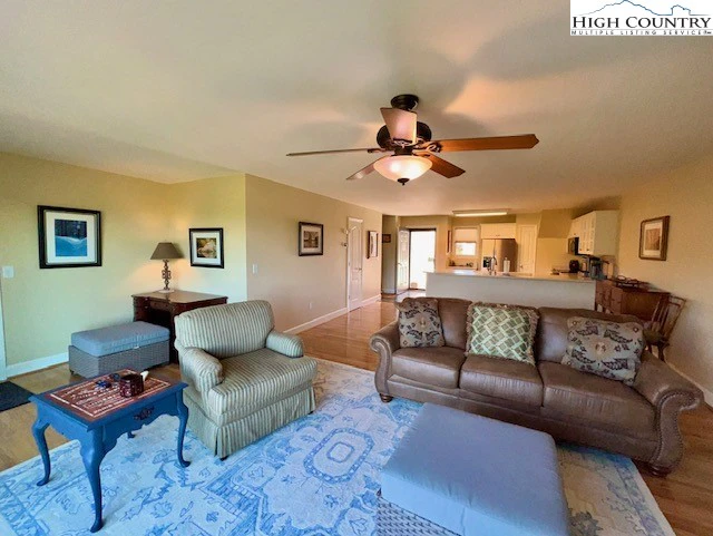 Image number 20 for the current listing