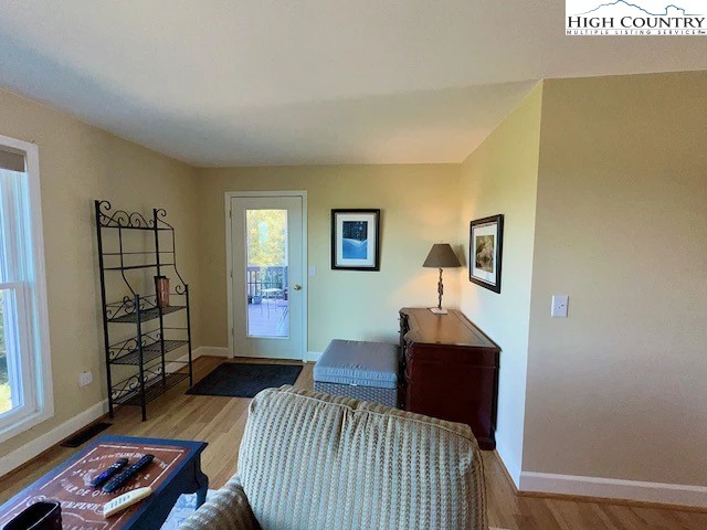 Image number 14 for the current listing