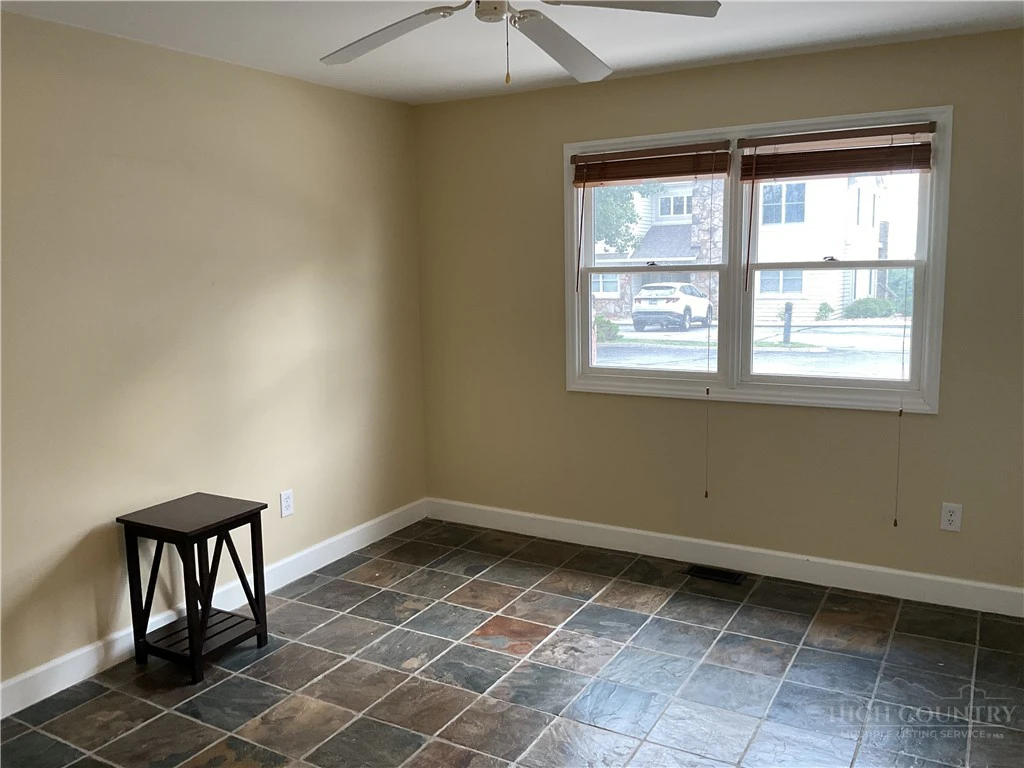 Image number 10 for the current listing