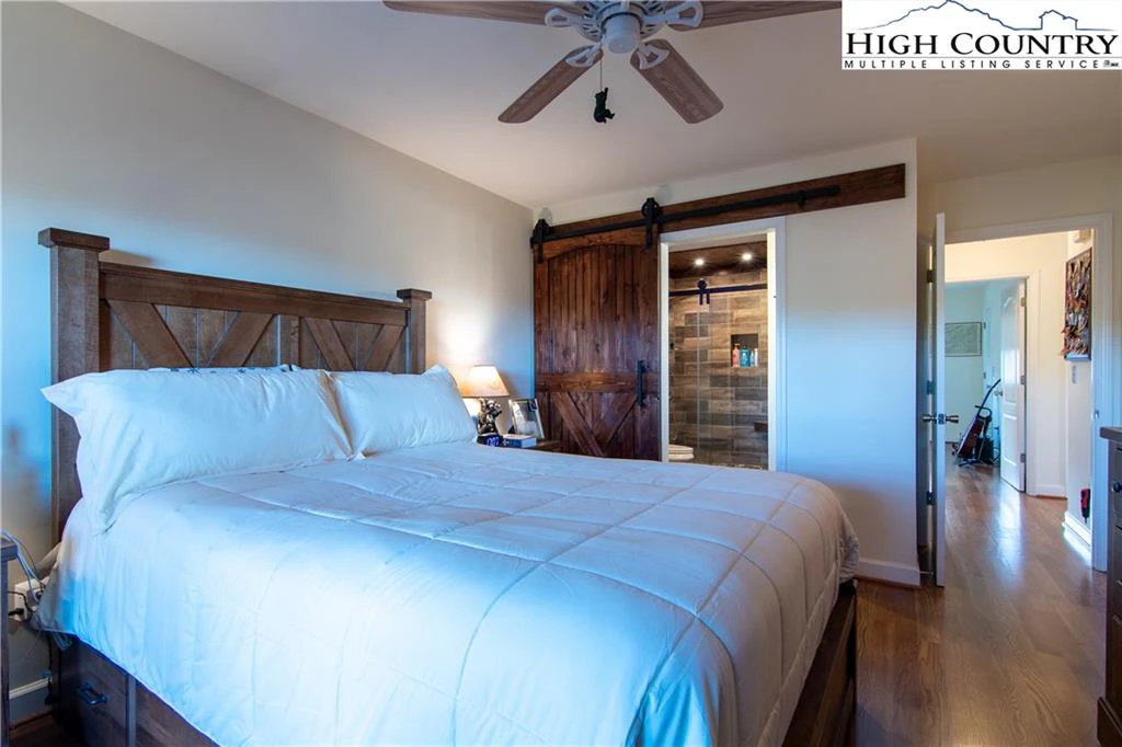 Image number 2 for the current listing