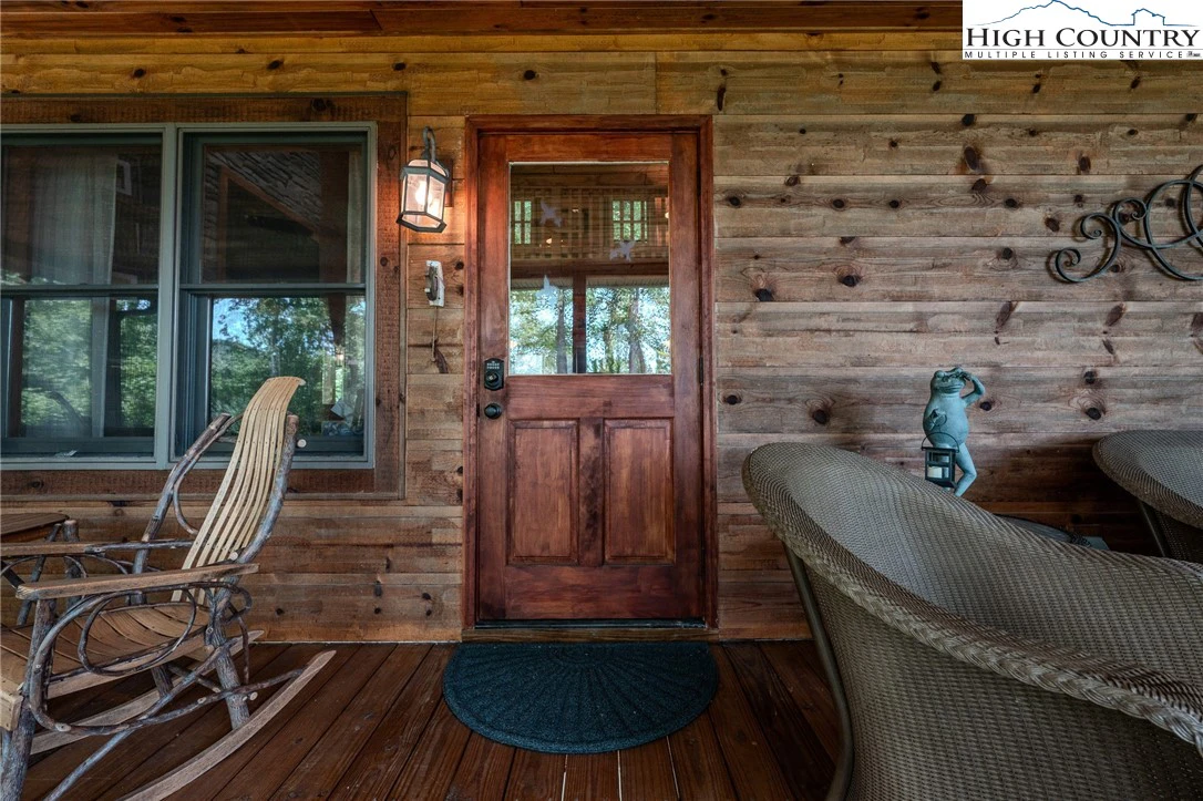 Image number 2 for the current listing