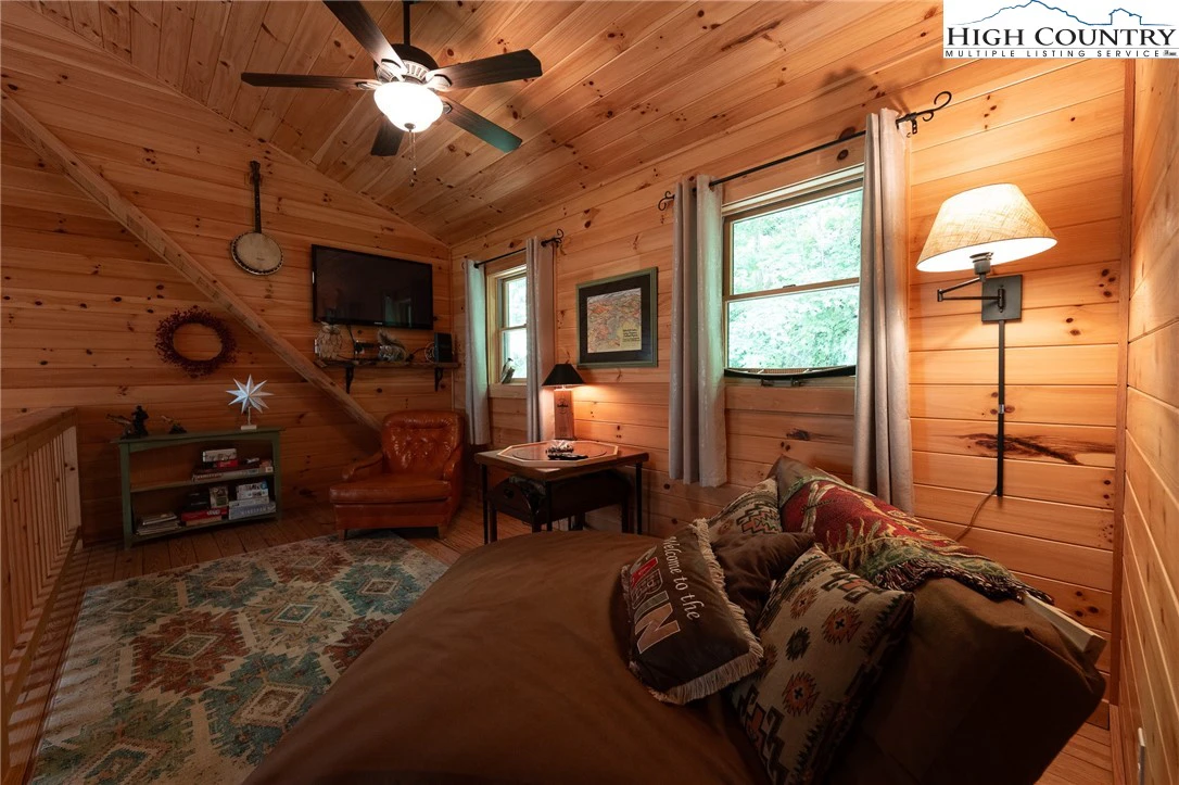 Image number 14 for the current listing