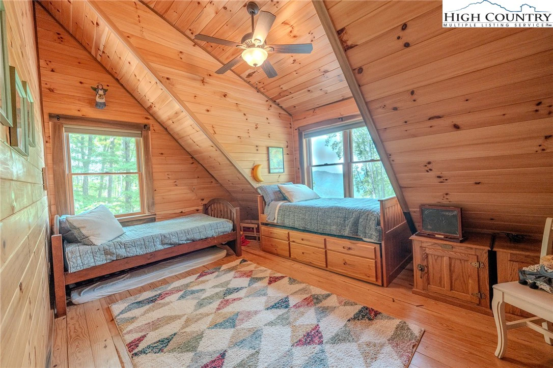 Image number 3 for the current listing