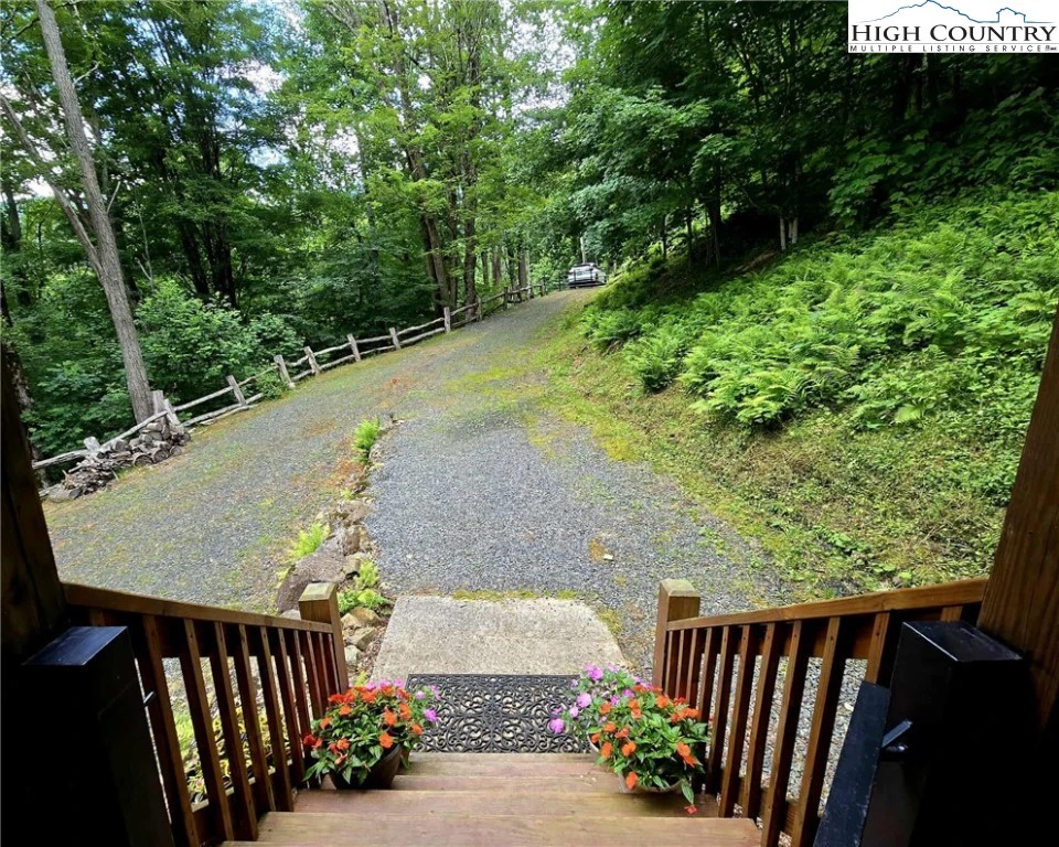 Image number 15 for the current listing