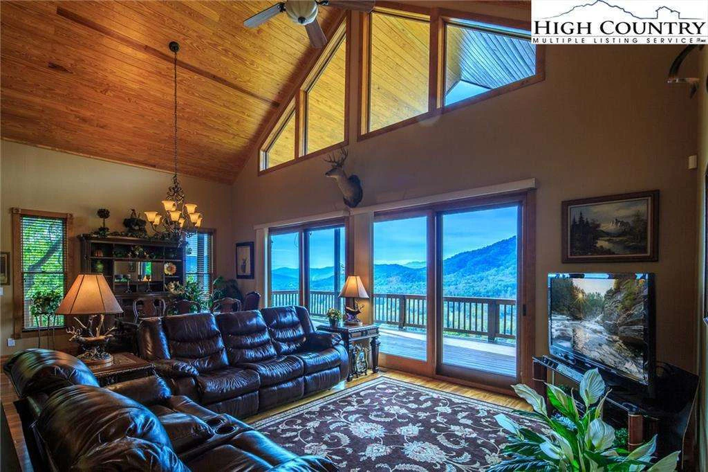 Image number 1 for the current listing