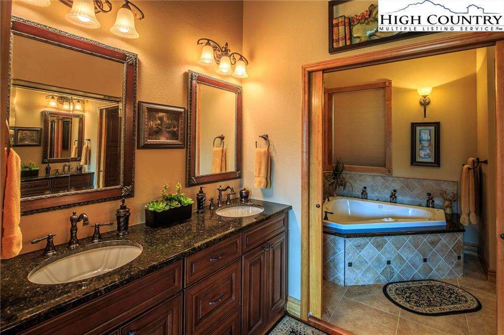 Image number 6 for the current listing