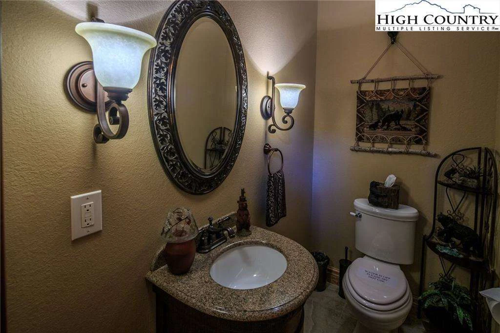 Image number 9 for the current listing