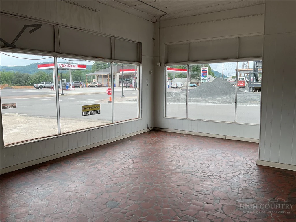 Image number 18 for the current listing