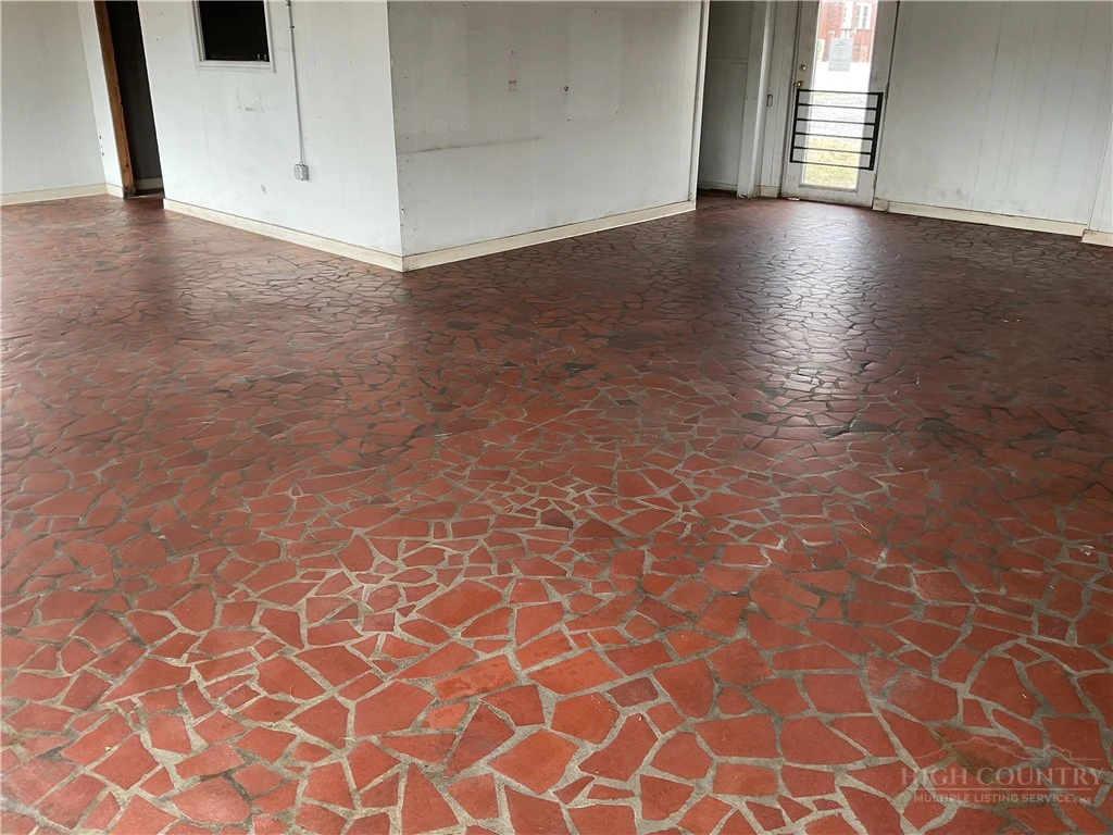 Image number 2 for the current listing