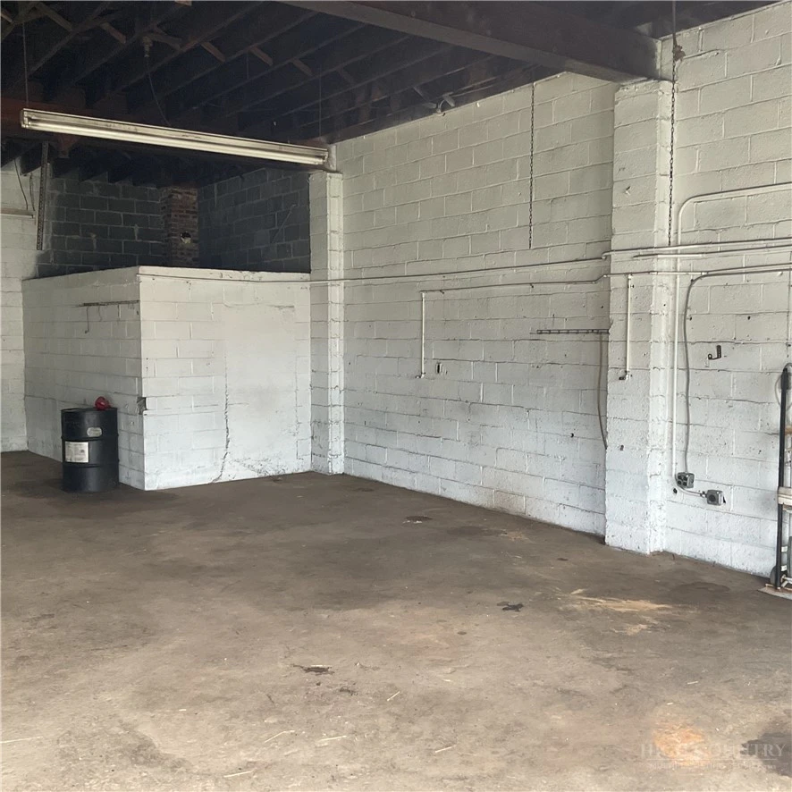 Image number 12 for the current listing