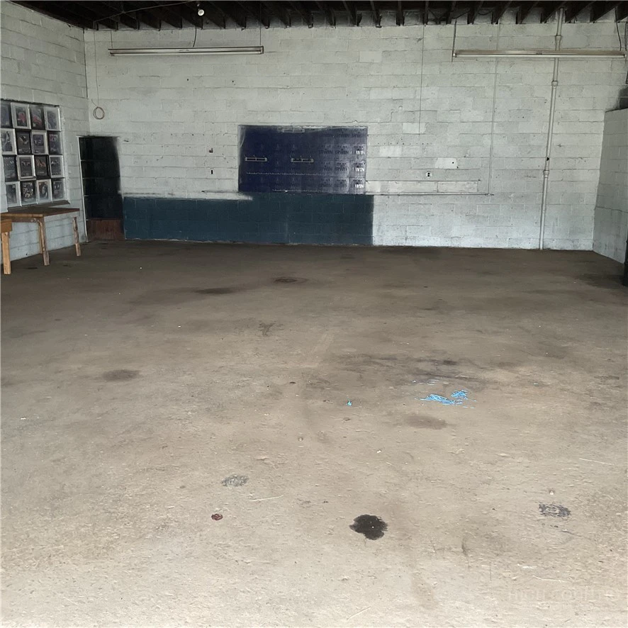 Image number 10 for the current listing