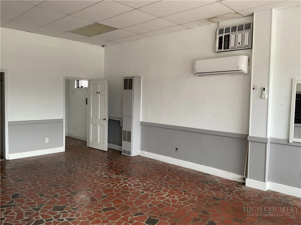 Image number 6 for the current listing