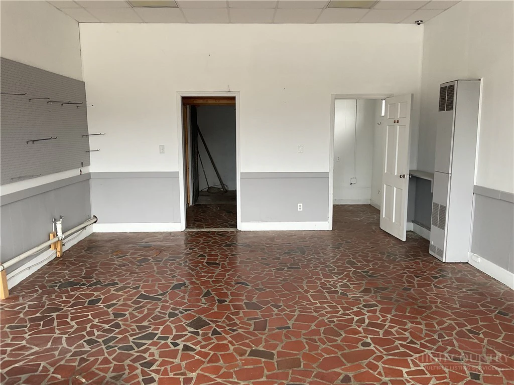 Image number 5 for the current listing