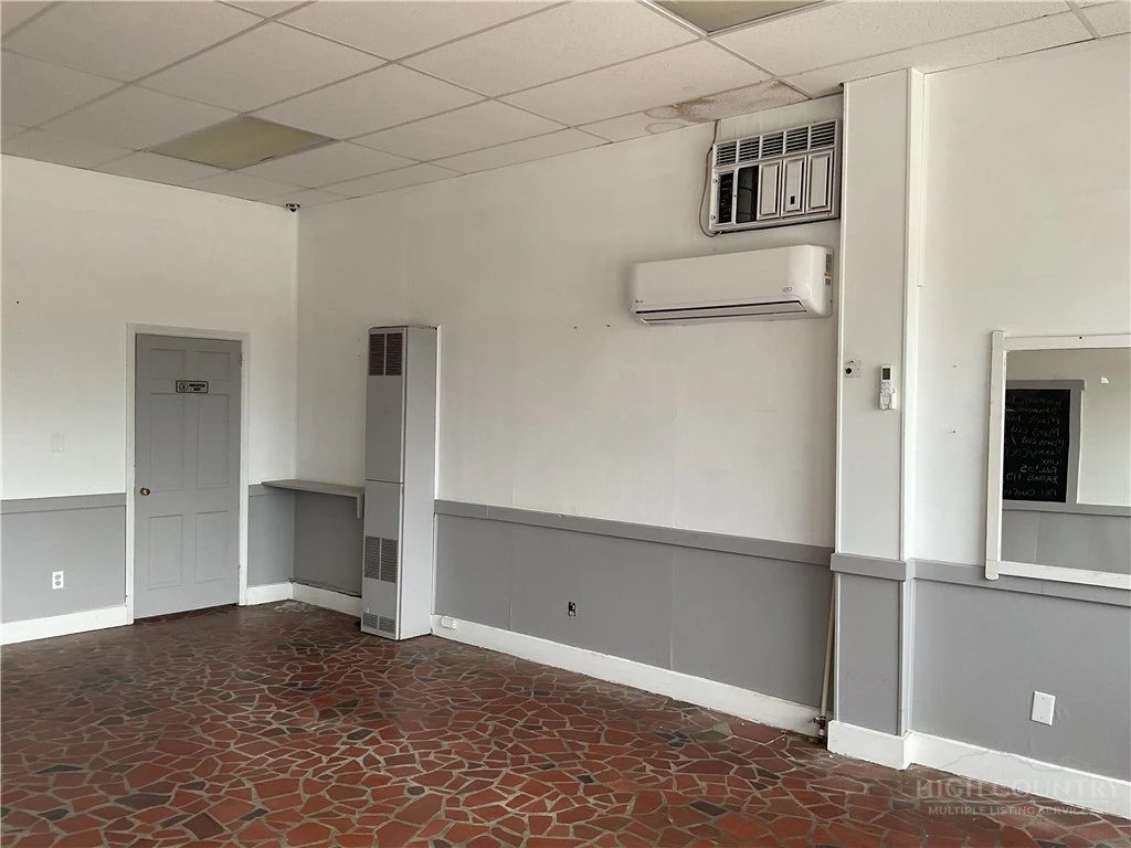 Image number 3 for the current listing