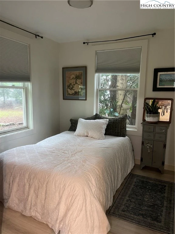 Image number 9 for the current listing