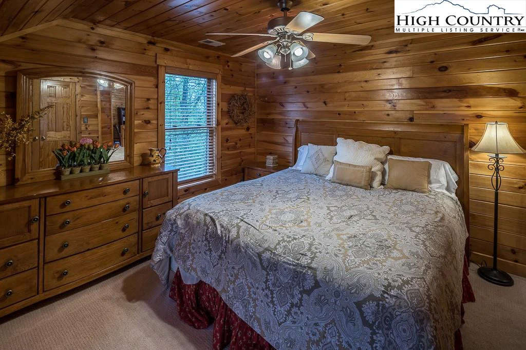 Image number 11 for the current listing
