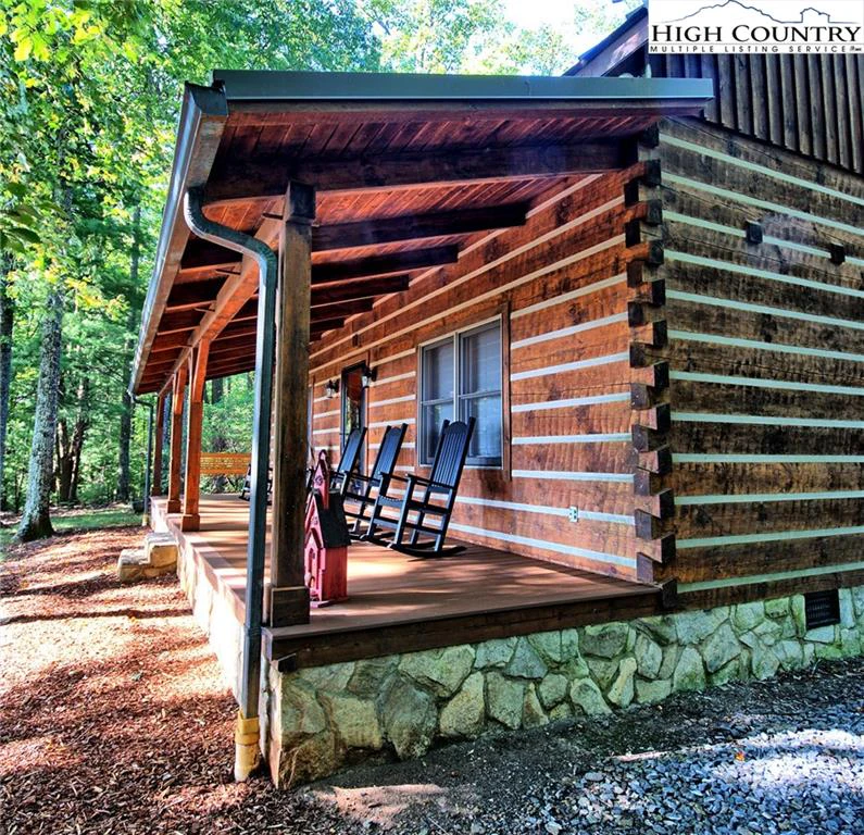 Image number 19 for the current listing