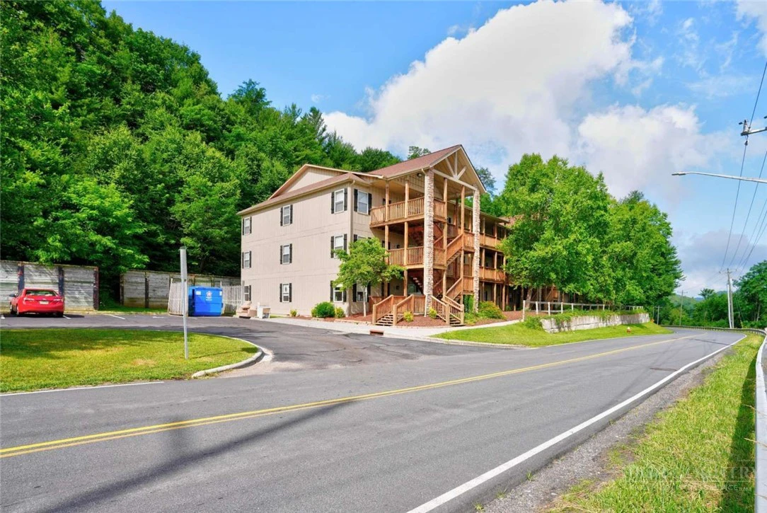 Image number 1 for the current listing