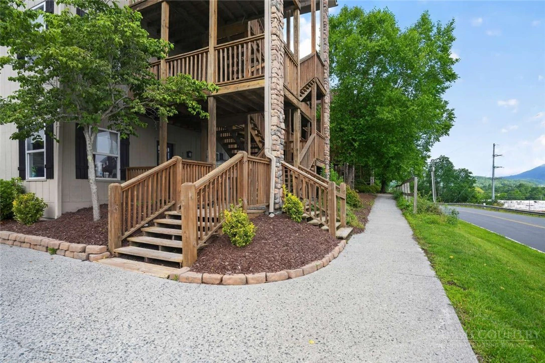 Image number 2 for the current listing