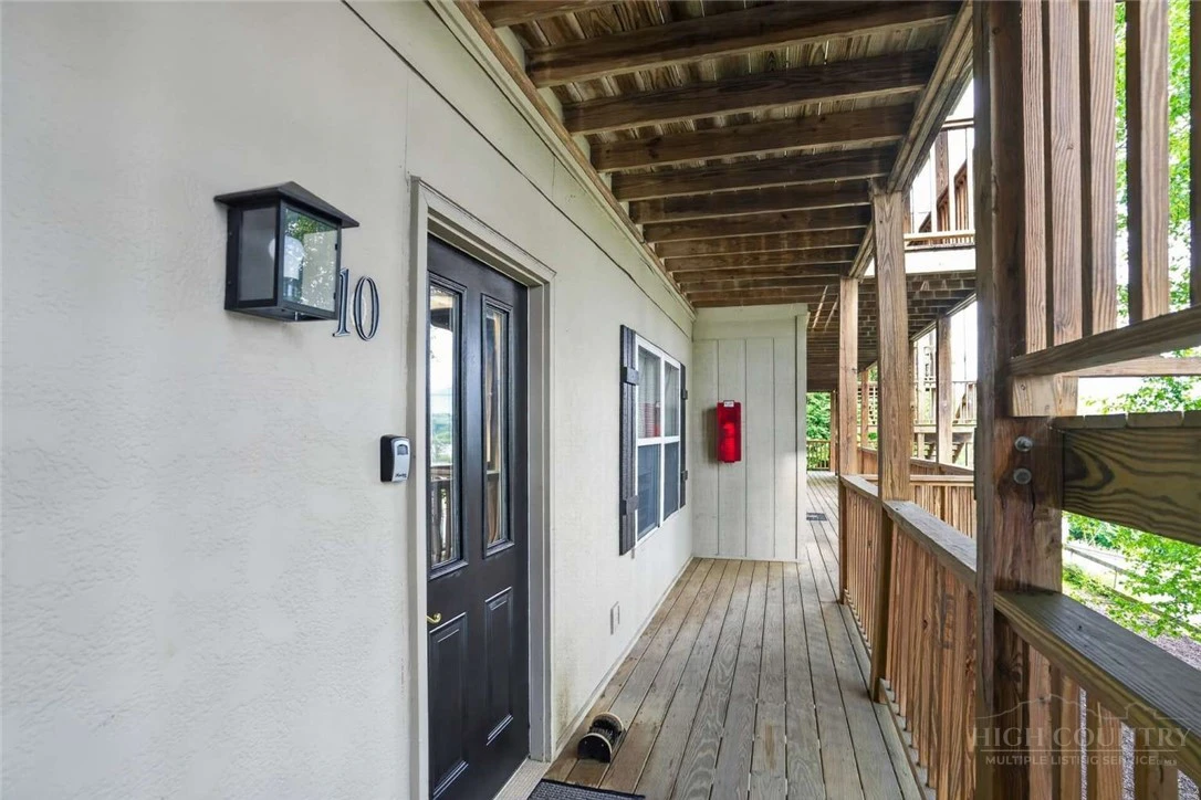 Image number 3 for the current listing