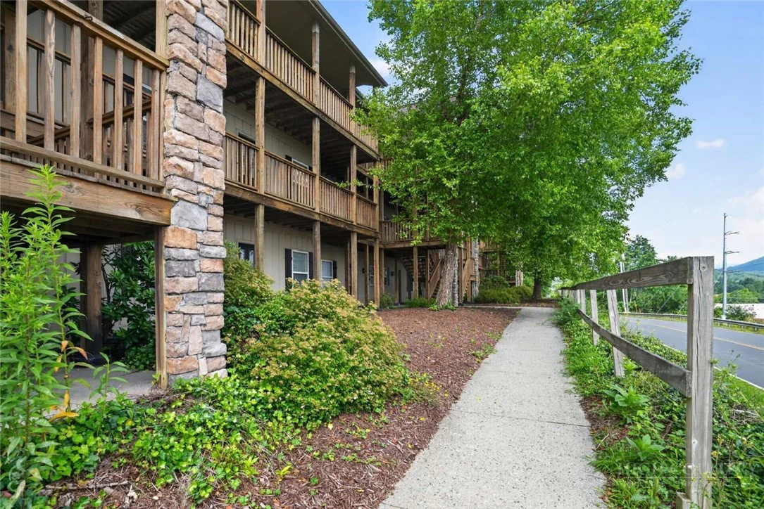 Image number 4 for the current listing