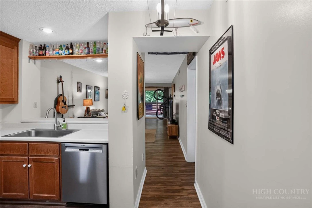 Image number 6 for the current listing