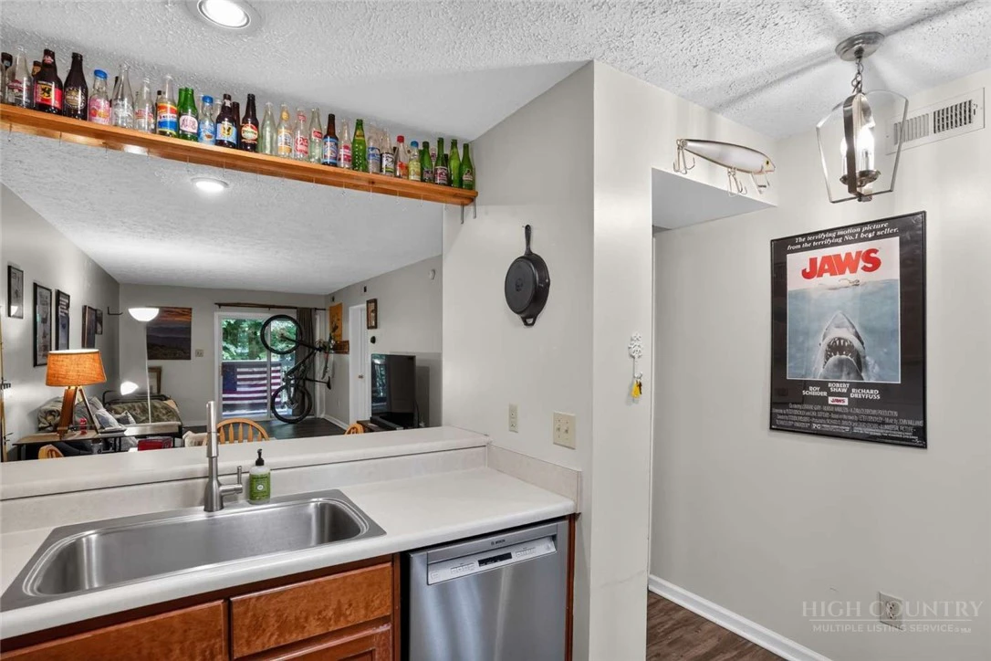 Image number 9 for the current listing