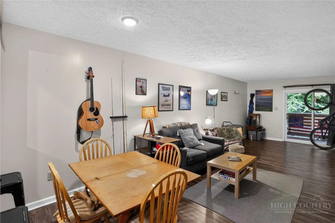 Image number 11 for the current listing