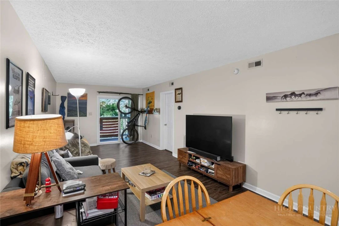 Image number 12 for the current listing