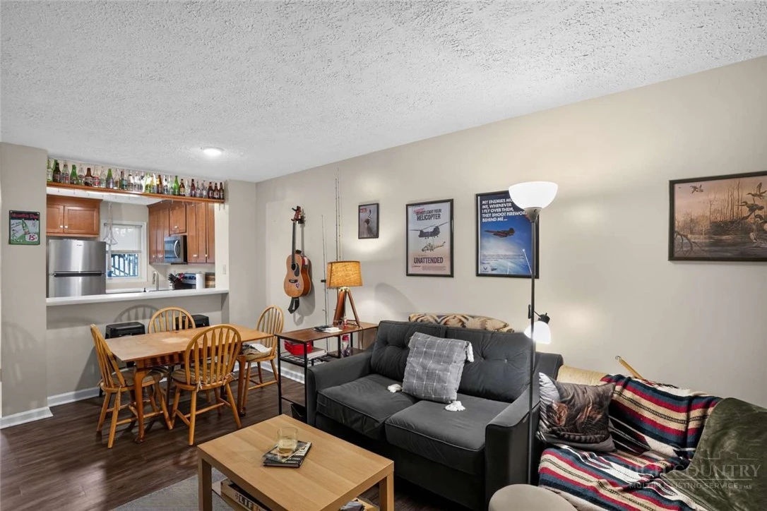 Image number 14 for the current listing