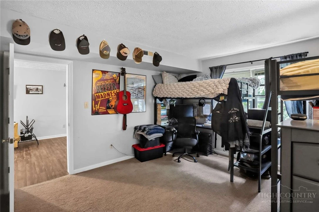 Image number 18 for the current listing