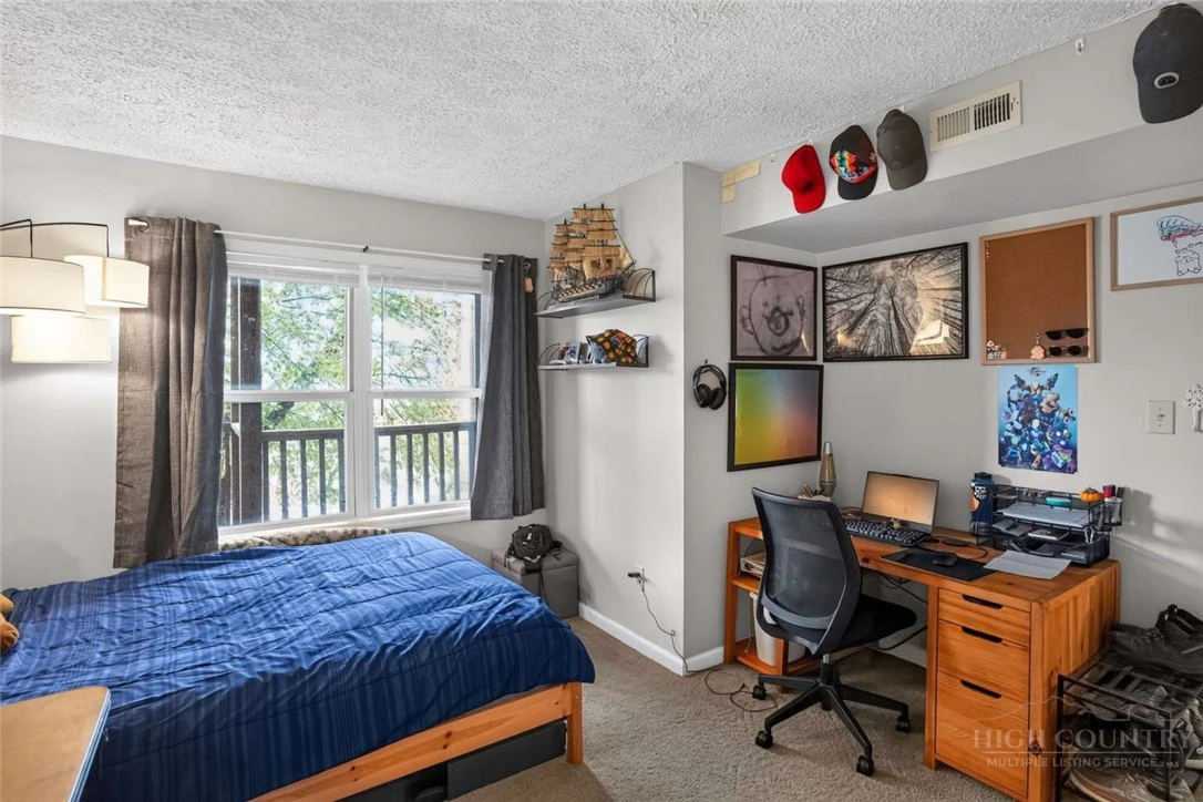 Image number 21 for the current listing