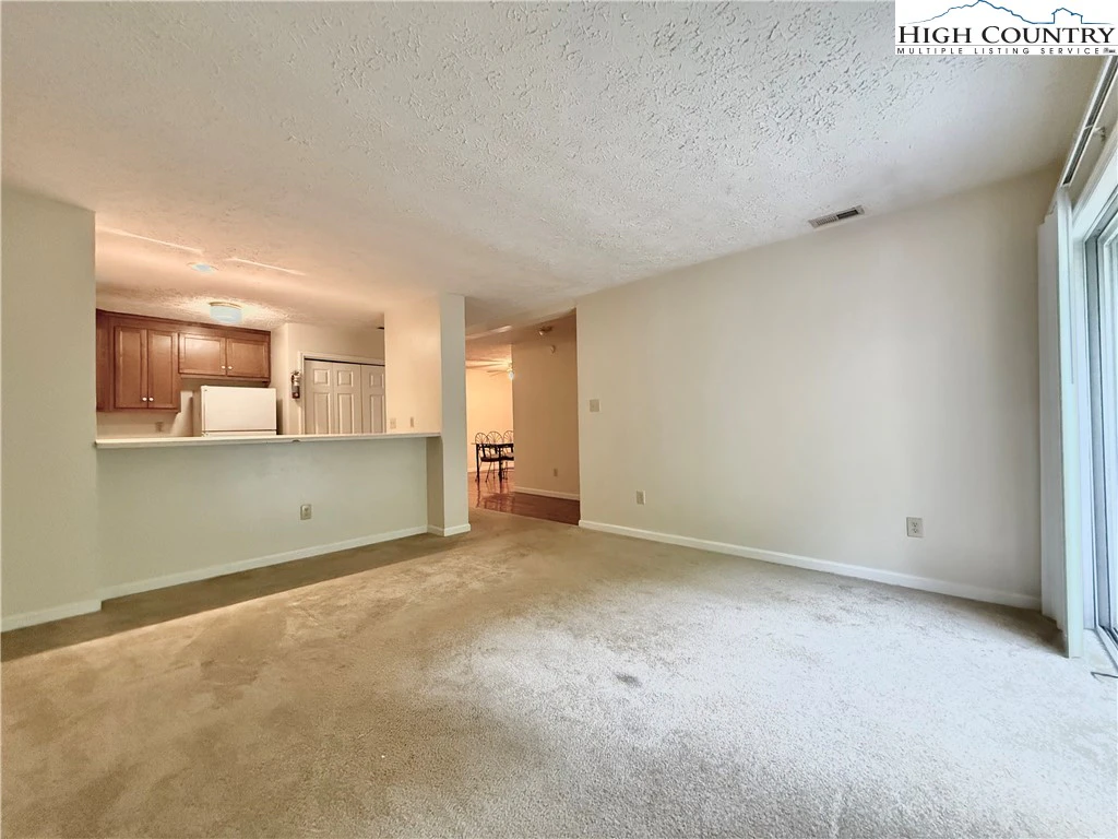 Image number 21 for the current listing