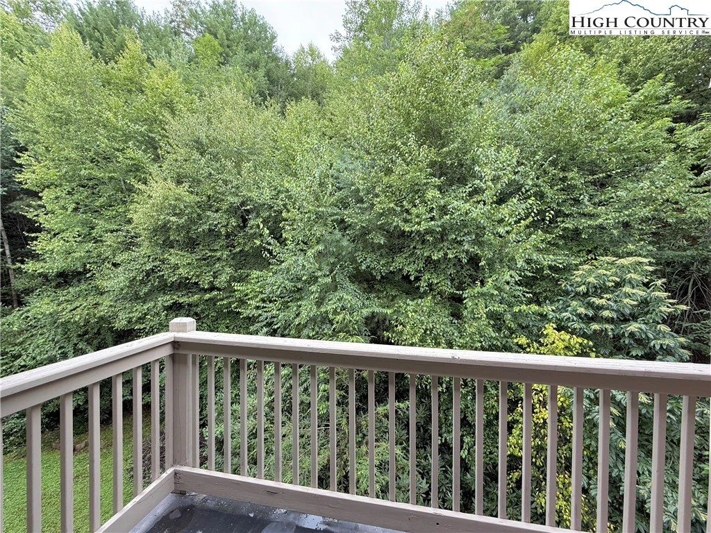 Image number 19 for the current listing