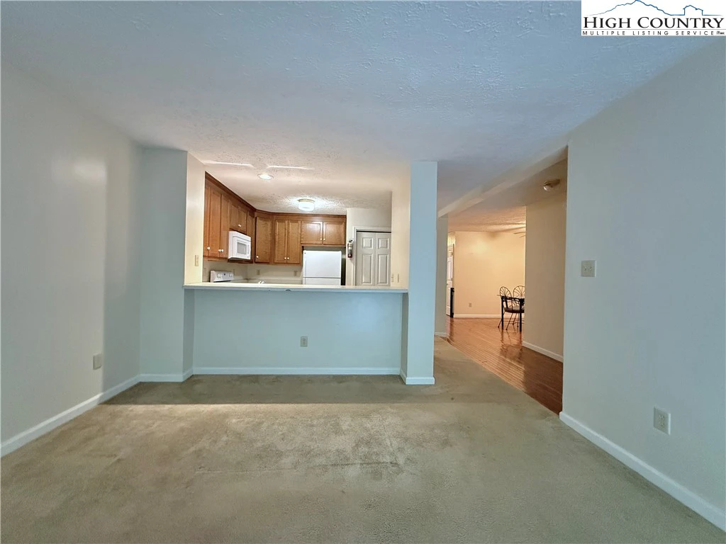 Image number 18 for the current listing