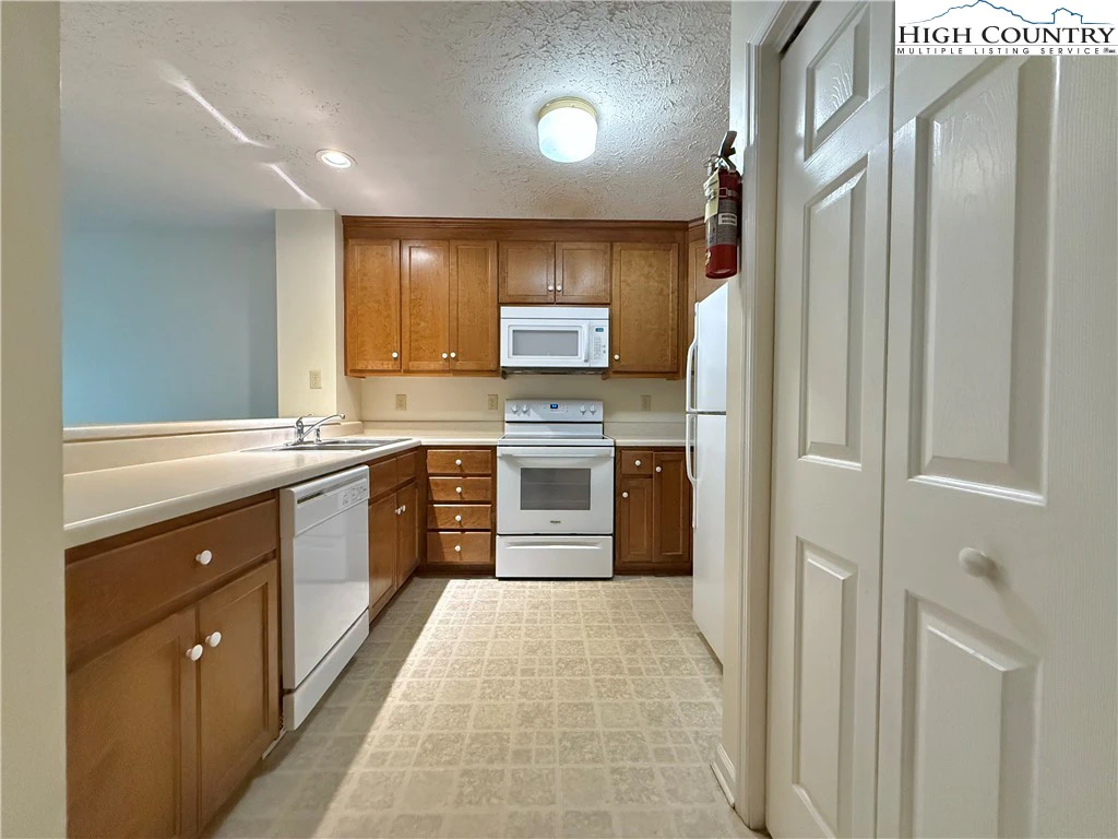 Image number 2 for the current listing