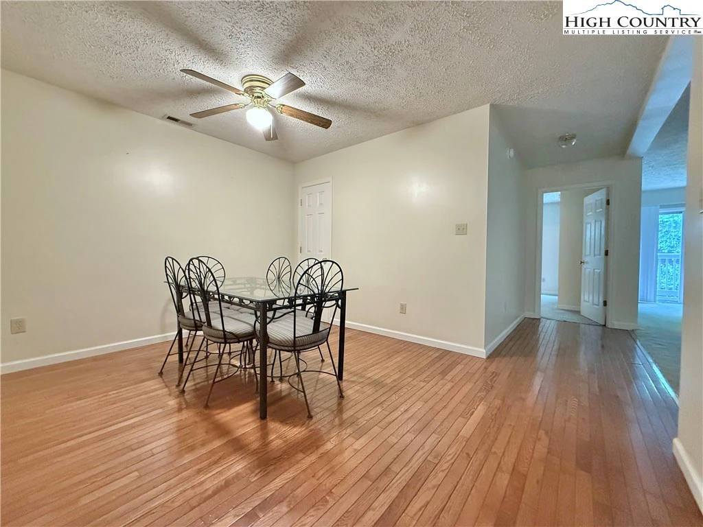 Image number 14 for the current listing