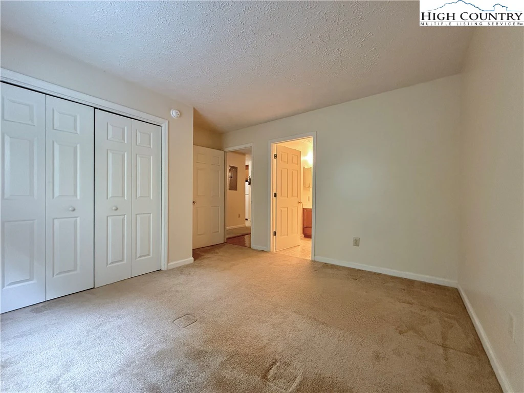 Image number 12 for the current listing