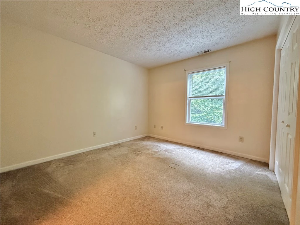 Image number 11 for the current listing