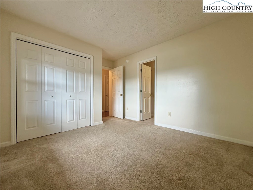 Image number 9 for the current listing