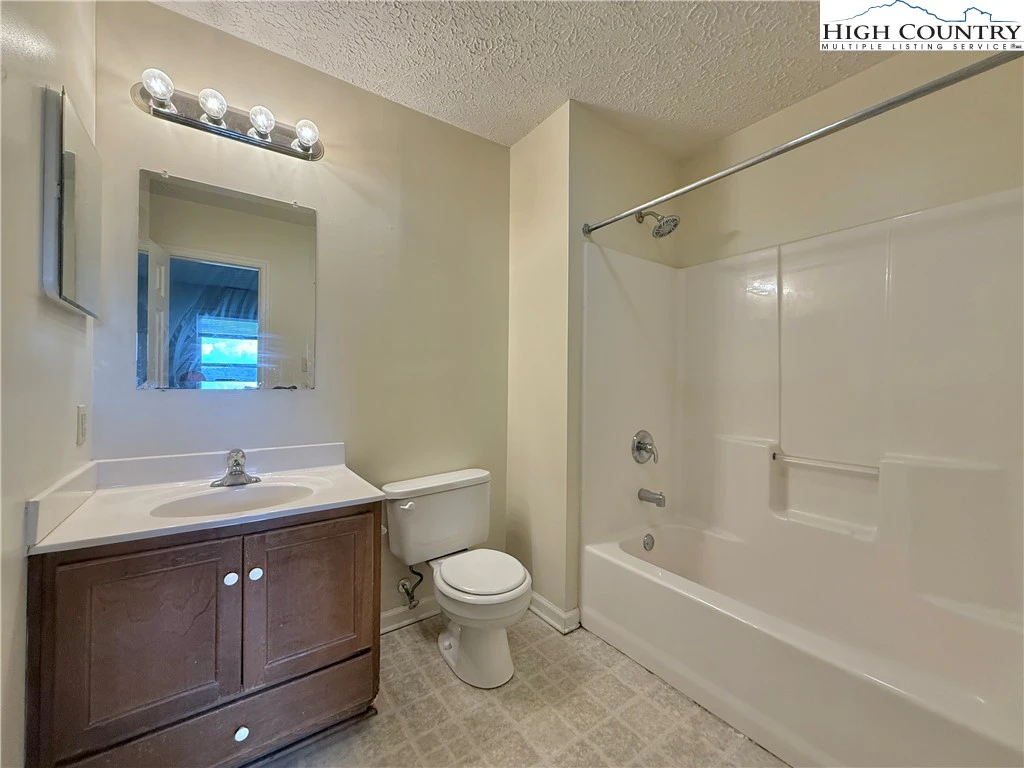 Image number 7 for the current listing