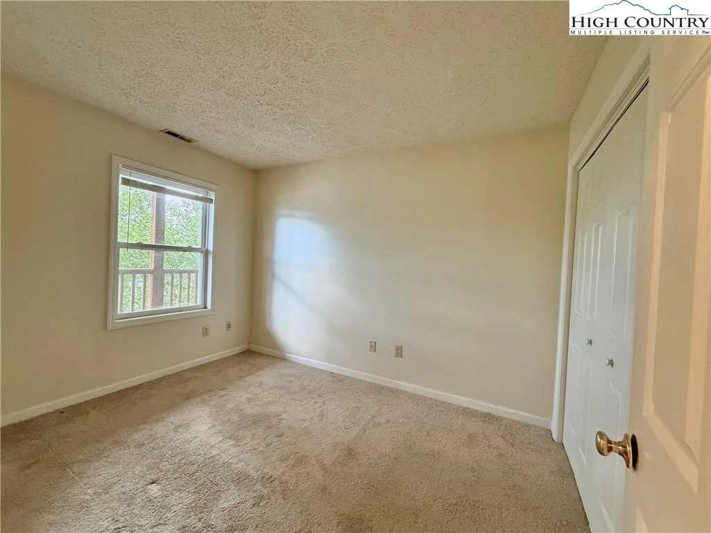 Image number 5 for the current listing