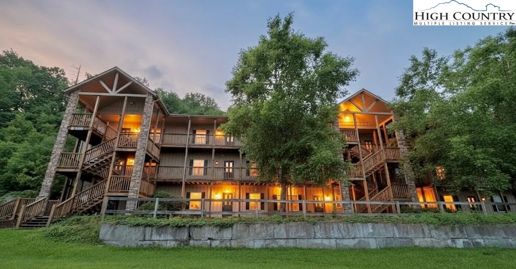 Image number 1 for the current listing