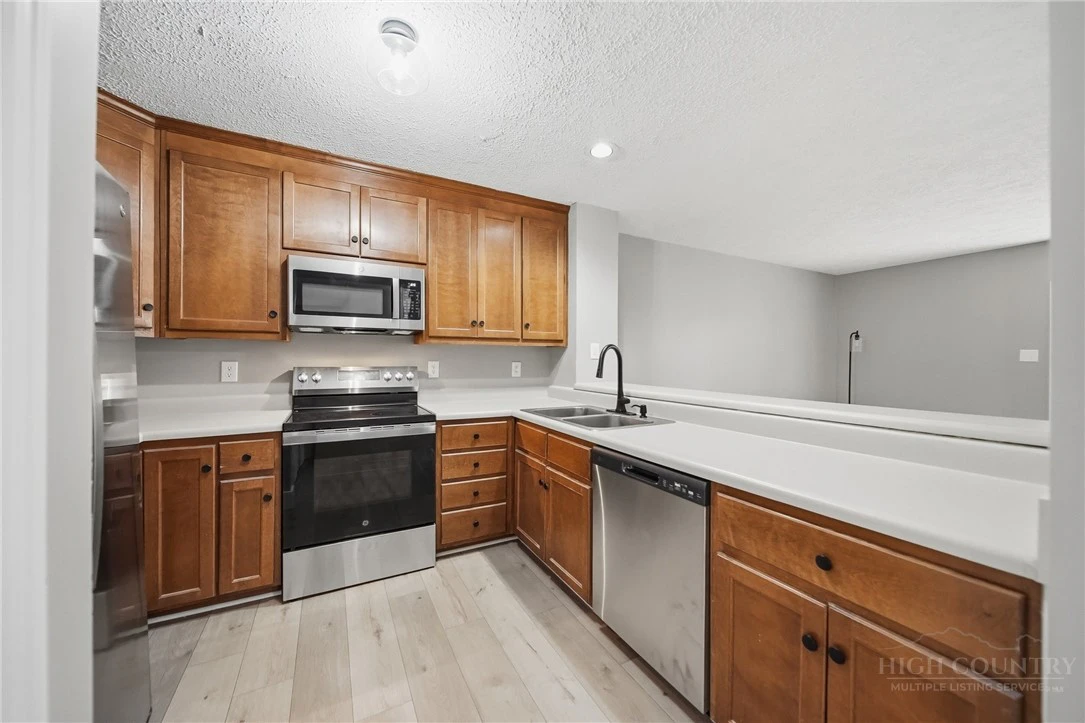 Image number 2 for the current listing