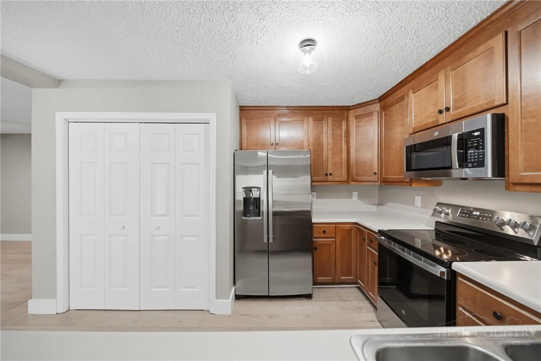 Image number 12 for the current listing